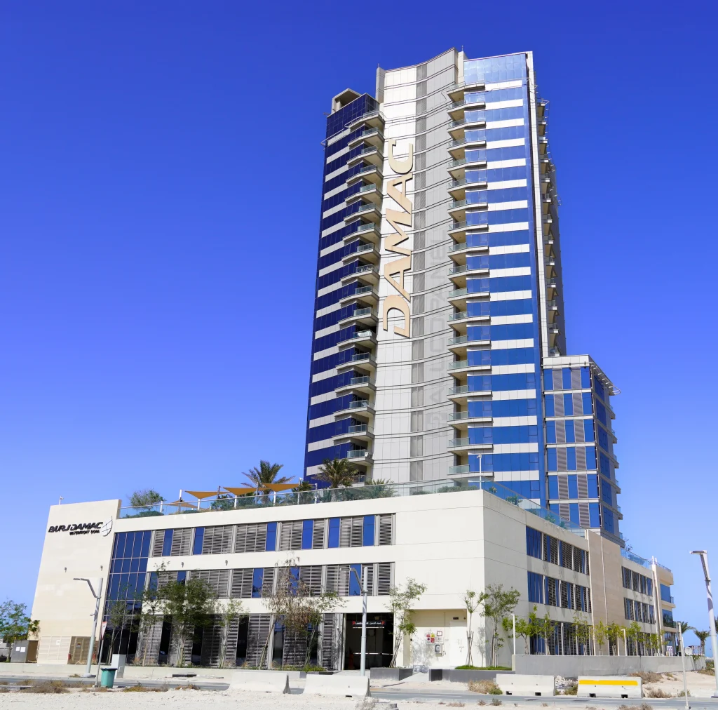 Burj Damac Seaviews Tower Lusail Qatar facade with 20,000 sqm of Alucopanel A2 ACP cladding in Sparkling Pearl White, Prismatic White Pink, and RAL White Aluminium.