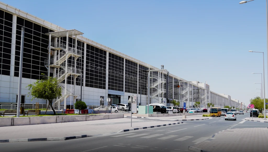Doha commercial building with modern ACP façade using Alucosign® FR